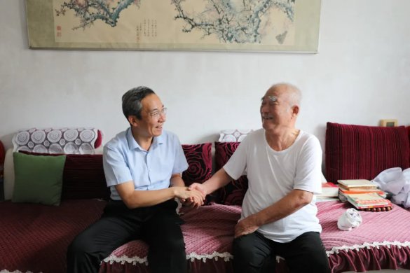 【頌七一】送溫暖 傳黨情！交投集團(tuán)開展“七一”走訪慰問活動