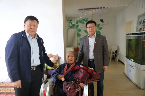 致敬！交投集團(tuán)走訪慰問(wèn)榮獲“抗美援朝70周年紀(jì)念章”志愿軍老戰(zhàn)士并