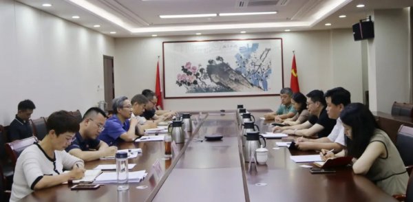 市電視臺黨委副書記、總編輯王建華一行來集團(tuán)洽談合作