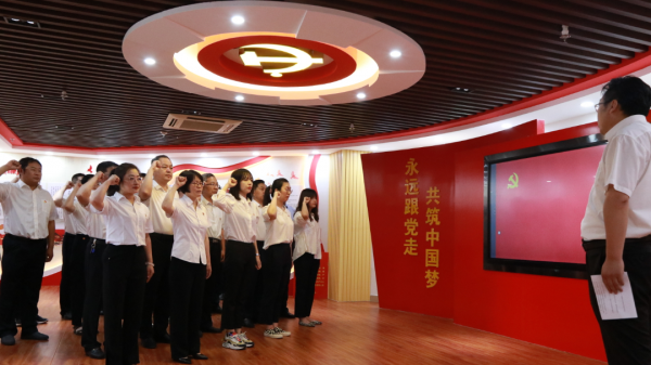 交投集團(tuán)開展“迎七一 學(xué)黨章 重溫入黨誓詞”活動(dòng)